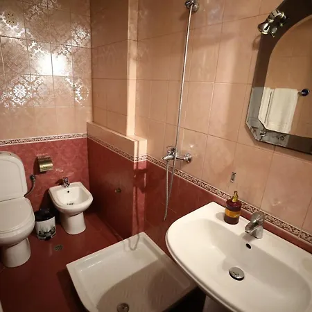 Little Corner Τίρανα