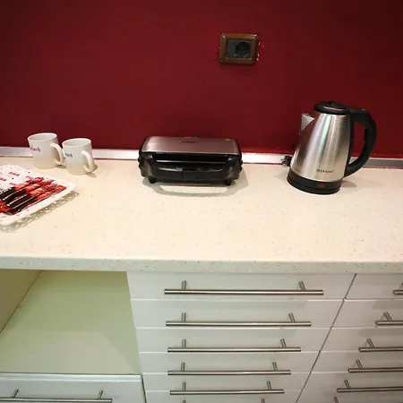 Little Corner Hostel *