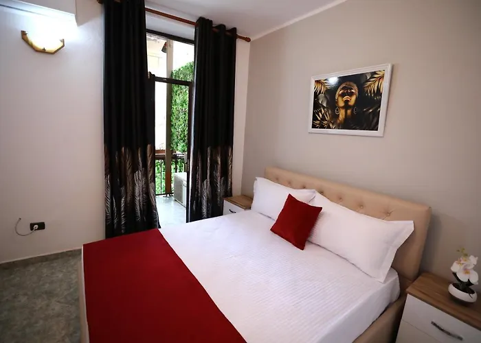 Little Corner * تيرانا