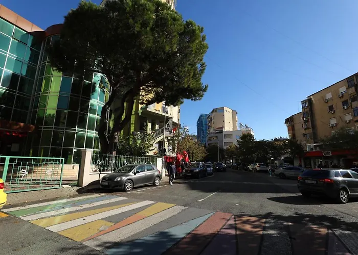 Little Corner تيرانا