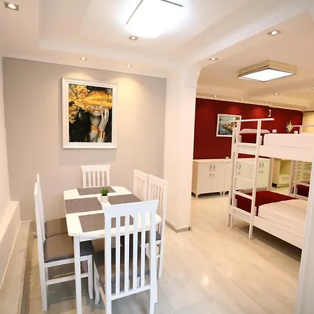 Little Corner Auberge de jeunesse Tirana